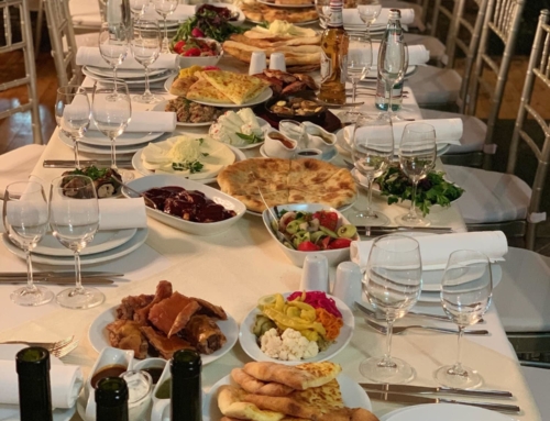 Le supra géorgien : l&rsquo;art du festin et de l&rsquo;hospitalité